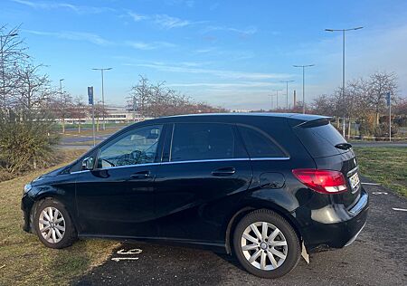 Mercedes-Benz B 180 Style.Autom.Parkassist.Temp.Carplay.Navi