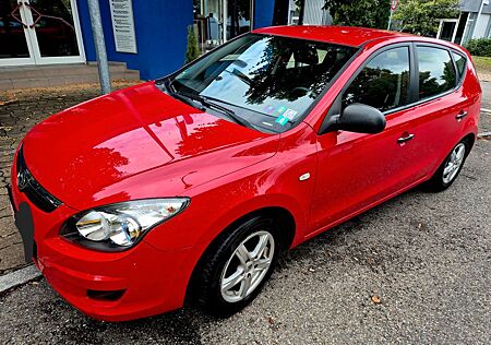 Hyundai i30 1.6 CRDi 66 kW Classic KLIMA AHK TÜV 03.2027