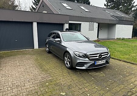 Mercedes-Benz E 300 de GARANTIE/PANO/WILDSCREEN/AMG/SITZ LUFT