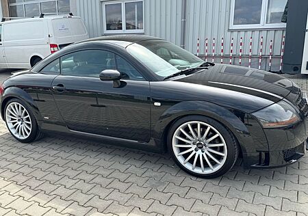Audi TT Coupe 1.8T quattro 165 kW -