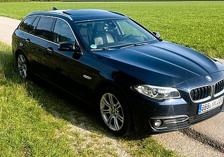 BMW 530d Touring Luxury AHK StdHz Pano Leder