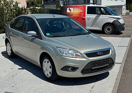 Ford Focus 1,6 Style Voll Checkheft - gepfl. Zustand