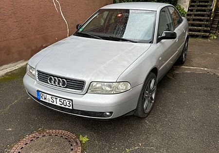 Audi A4 1.6 -
