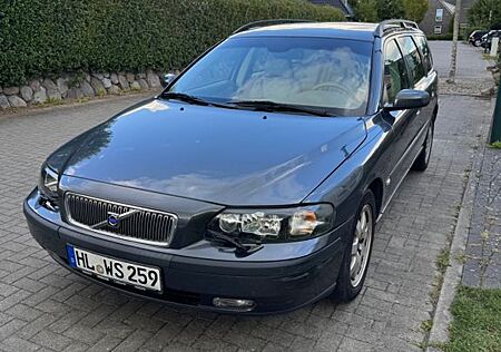 Volvo V70 2.4 1. Hand Rentnerfahrzeug Scheckheftgepfle