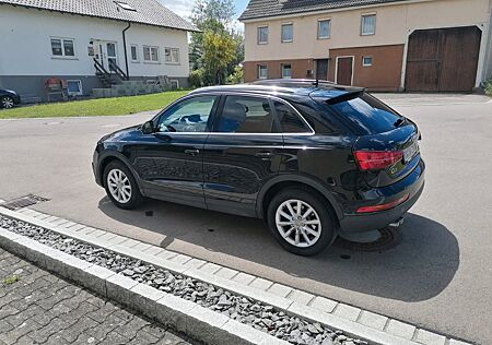 Audi Q3 2.0 TDI S tronic quattro -