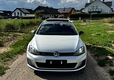 VW Golf Volkswagen 2.0 TSI BMT GTI Performance GTI Performance