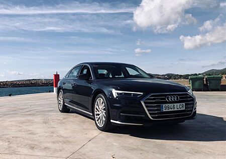 Audi A8 55 TFSI tiptronic quattro -