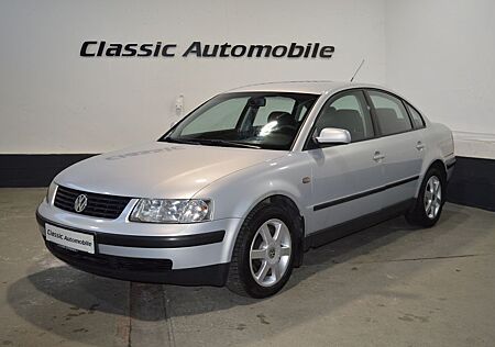 VW Passat Volkswagen 1.6 Lim. Comfortline *Anhängerkupplung*