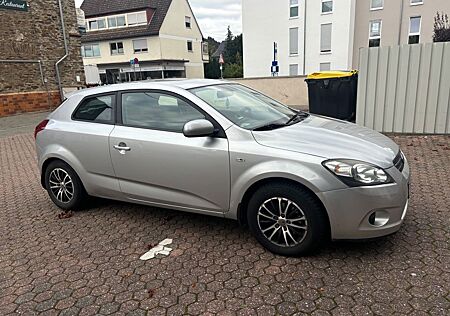 Kia Cee'd gebraucht kaufen Kia Cee'd / Ceed 1.6 CRDi 90PS Spirit Spirit