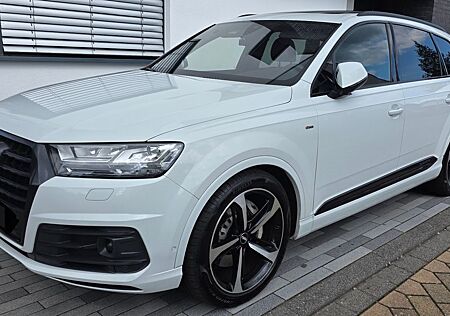 Audi Q7 3.0 TDI quattro,S Line Route,7 Sitzer,Virtual