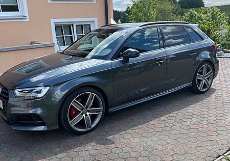 Audi S3 TFSI S tronic quattro Sportback -