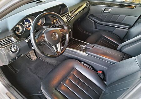 Mercedes-Benz E 220 Mercedes Allrad, voll, 4matic, Leder, Scheckheft