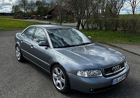 Audi A4 2.4 quattro -