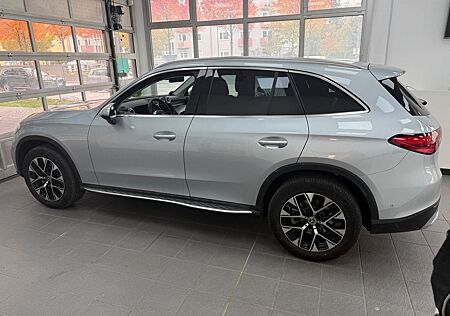Mercedes-Benz GLC 300 4MATIC - 6 Monate alt wie NEU