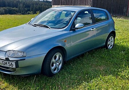 Alfa Romeo 147 Alfa 1.6 Distinctive Distinctive