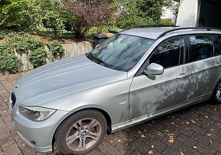 BMW 318i Touring -