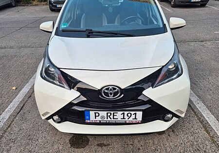 Toyota Aygo (X) Aygo (X) 1,0-l-VVT-i x-play Team Deutschland...