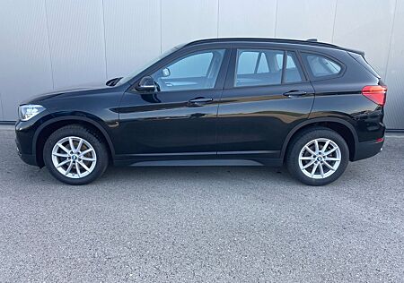 BMW X1 sDrive18i *Navigation*Busines*PDC*Tempo*