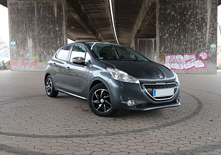 Peugeot 208 1.2 Style PureTech 82 mit Panorama-Dach