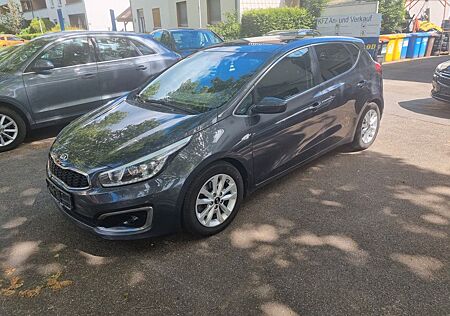 Kia Cee'd Ceed 1.6 GDI Dream-Team Edition/Navi/Cam/1.Hand