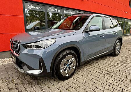 BMW iX1 30 xDrive*PanoSD*Headup*Leder*DAB*M-Fahrwerk