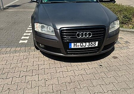 Audi A8 3.7 tiptronic quattro -