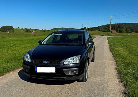Ford Focus 2,0 Titanium 8-Fach bereift