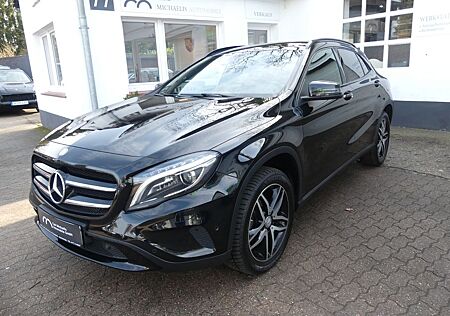 Mercedes-Benz GLA 200 , Autom, 2x PDC, Navi, AHK, guter Zustand