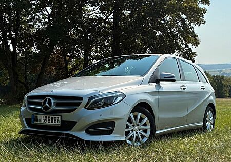 Mercedes-Benz B 180 d Style Neue Bremsen LED Szhzg Navi uvm