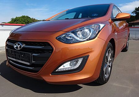 Hyundai i30 cw YES!°Scheckheft°AHK°PDC°135PS°