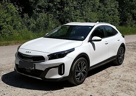 Kia XCeed 1.5 T-GDI DCT Spirit Navi, JBL, weiss-met.