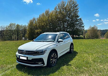VW Tiguan Volkswagen 2.0 TDI DSG 4Motion / R-Line /PANO AHK
