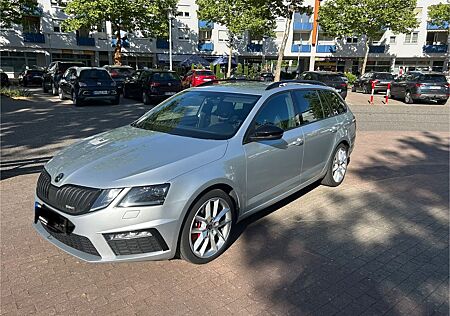 Skoda Octavia 2.0 TSI RS Combi RS Black