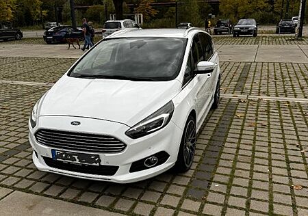 Ford S-Max 2,0TDCi Bi-Turbo 154kW Tit. Standheizung