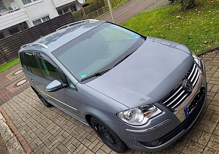 VW Touran Volkswagen 2.0 TDI Highline Verhandlungsbasis