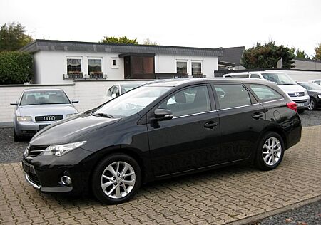 Toyota Auris Touring Sports 1,6-l Executive, Navi, SH