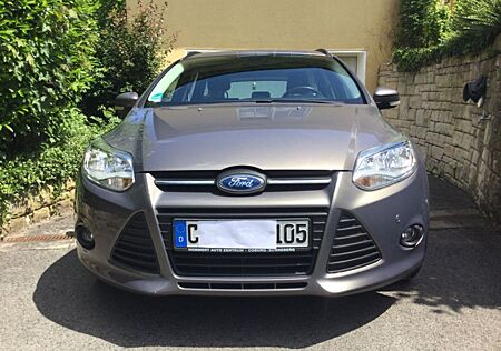 Ford Focus 2,0TDCi - AHK, PDC, SH, Navi u.v.m.