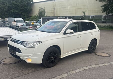 Mitsubishi Outlander ClearTec Instyle 4WD+Navi+Xenon+TÜV