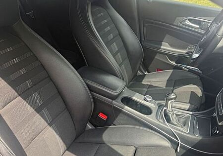 Mercedes-Benz CLA 180 AMG Line AMG Line