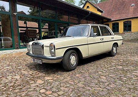 Mercedes-Benz 220 /8 W115