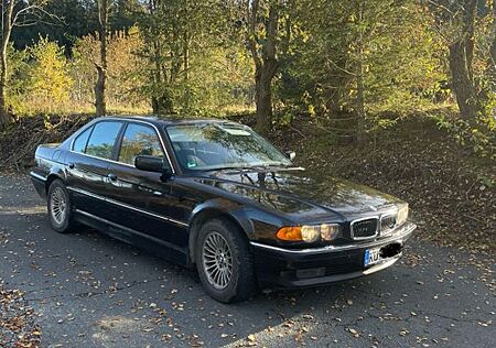 BMW 735i V8