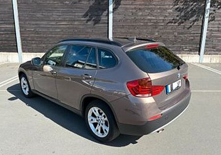 BMW X1 sDrive20d - Automatik-Navi-Parkhilfe-Klima