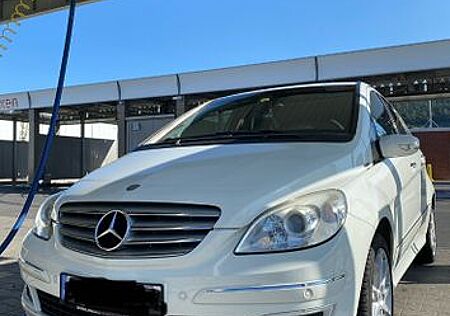 Mercedes-Benz B 220 B 200