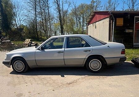 Mercedes-Benz 200 200D