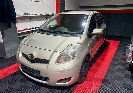 Toyota Yaris /Daihstsu Charade