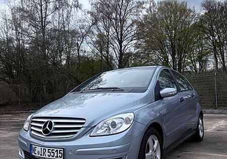 Mercedes-Benz B 200 -