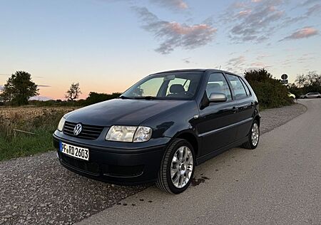 VW Polo Volkswagen 1.4 16V 6N2 4-Türer 8-fach bereift TÜV AHK