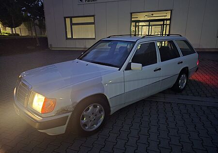 Mercedes-Benz 230 230TE Erste Hand mit Historie und Scheckheft.