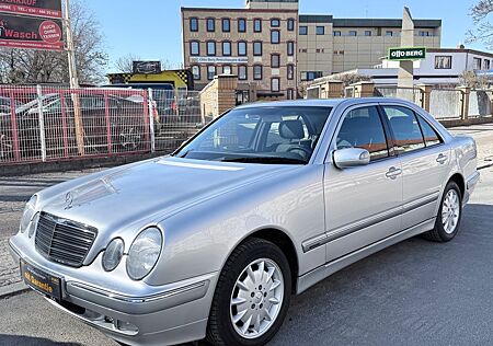 Mercedes-Benz E 220 CDI ELEGANCE +1.HAND+AUTOMATIK+SCHECKHEFT+