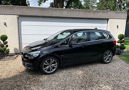 BMW 2er Active Tourer 220i Luxury Line LED Pano HuD Voll